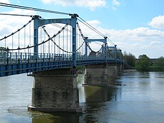 卢瓦尔河畔新堡大桥（法语：Pont de Châteauneuf-sur-Loire）