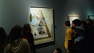 Children at Dalí exhibition in 薩基普·薩班哲博物館（西班牙语：Sakıp Sabancı Museum）, Istanbul