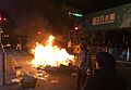 示威者在旺角街頭縱火