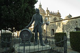 冈萨雷比亚斯酒庄创始人雕像