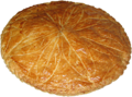 Galette（法語：Galette）,圖中為國王餅。如果單是galette，指的是蕎麥麵做成的煎餅，沒有鹹甜調味，是直接可以包裹香腸或者其他材料的主食尤其是與香腸搭配，常在街頭售賣，叫galette saucisse